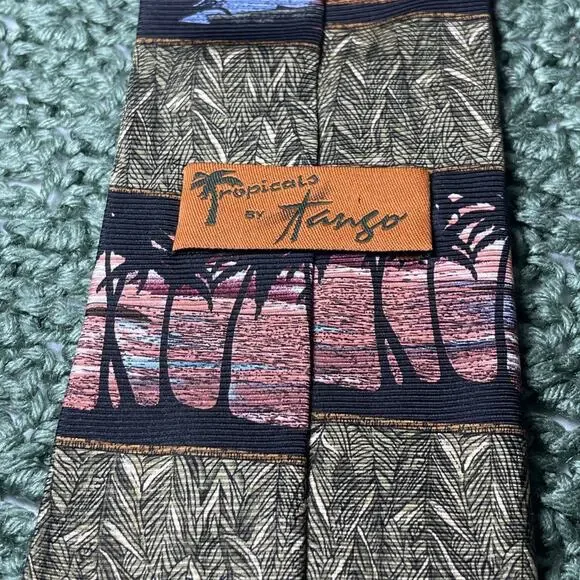 Vintage Tropicals by Tango Men's Necktie Palm Trees Beach Sunset 100% Silk KOREA - Picture 5 of 7